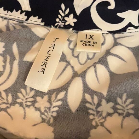 NWOT BY TACERA sleeveless dress with front buttons raised design throughout - Picture 12 of 14